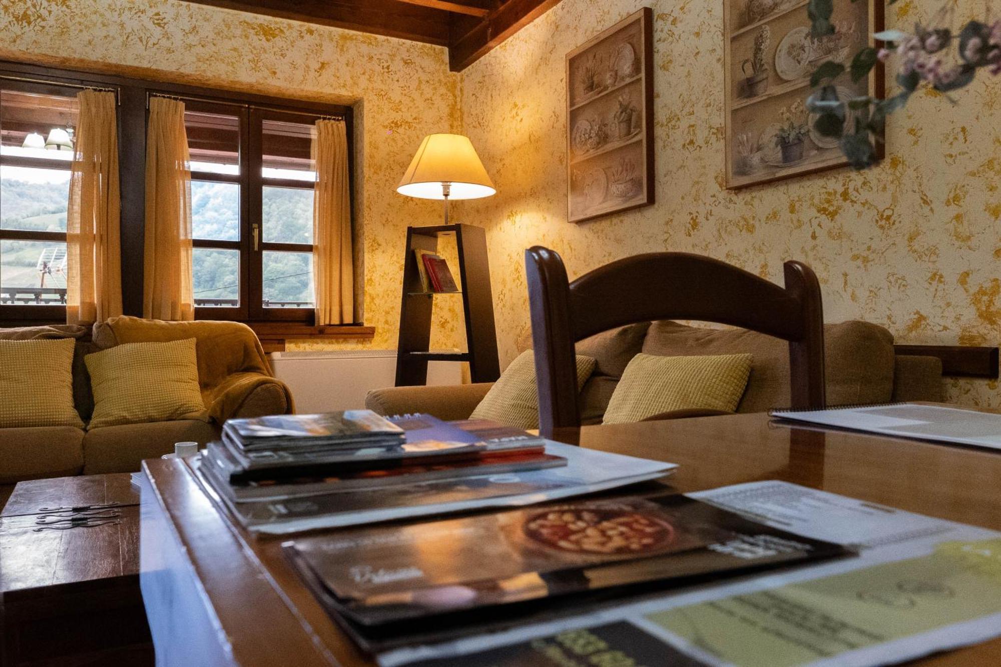 Apartamentos Rurales San Feliz Пола де Лена Екстериор снимка